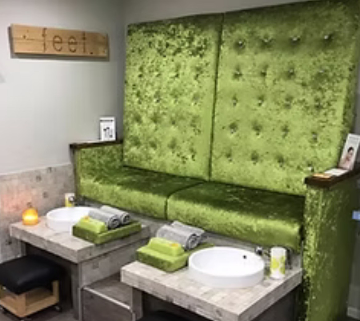 HAND AND FOOT LOUNGE